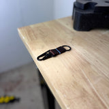 Schlüsselanhänger mit taktischem Karabiner - Farbe Chocolate