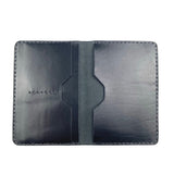 Reisepasshülle aus schwarzem Leder, handgenäht für einen Reisepass, Scheckkarten oder Geldscheine, mit Logo Elch.