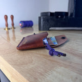 Horizontal card holder colour red-brown ‘Radika’ push button ‘Wild Bill’