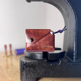 Horizontal card holder colour red-brown ‘Radika’ push button ‘Wild Bill’