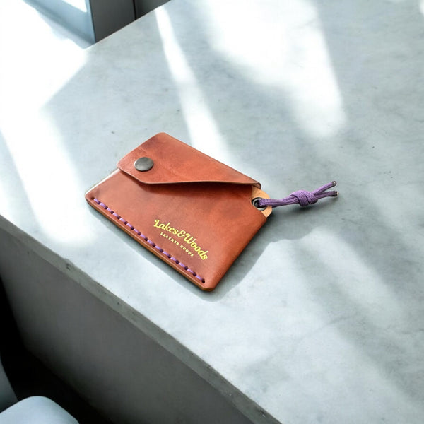 Horizontal card holder colour red-brown ‘Radika’ push button ‘Wild Bill’