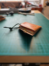 Horizontal Kartenhalter hellbraun whiskey Druckknopf "Wild Bill"